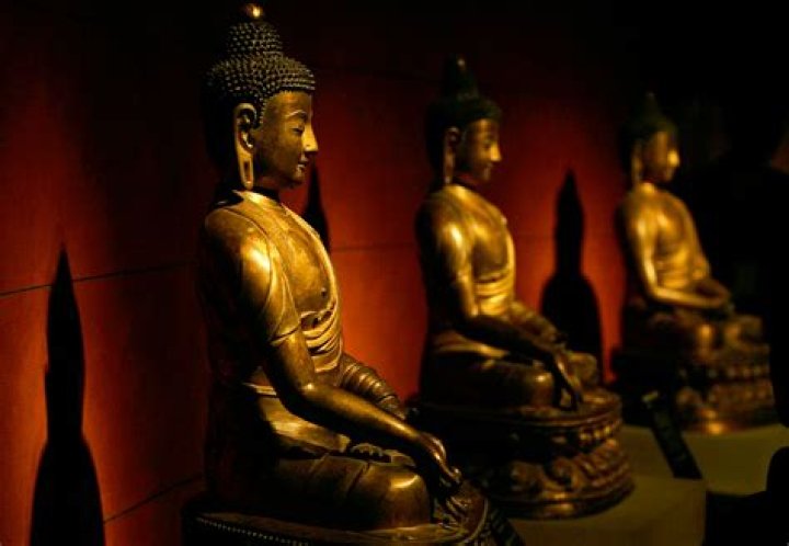 Did buddhism reflect hindu traditions?