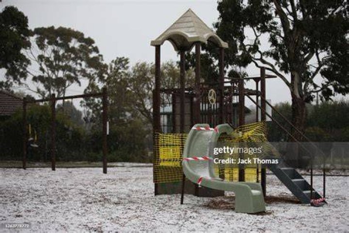 Does it snow in sunbury?
