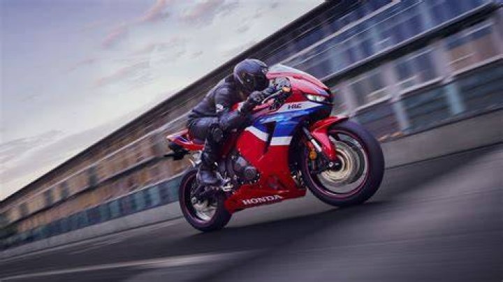 How fast does a Honda cbr600rr go?