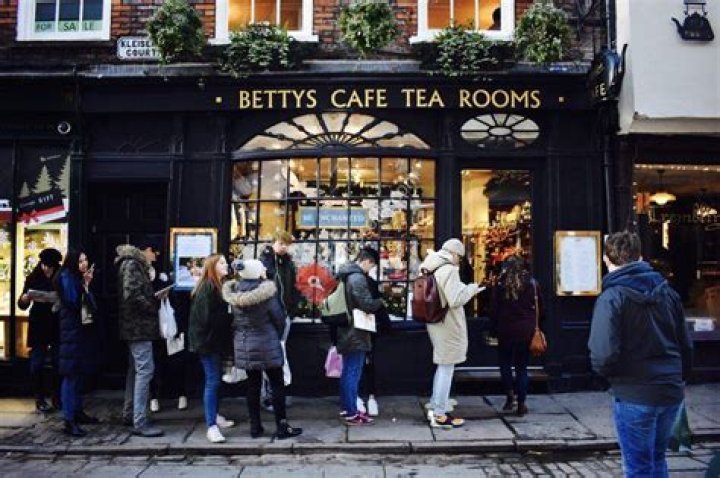 How many bettys tea rooms?