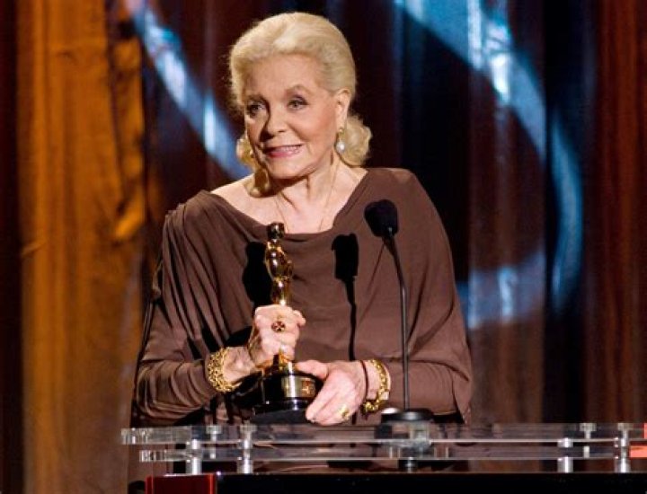 Is lauren bacall still alive?