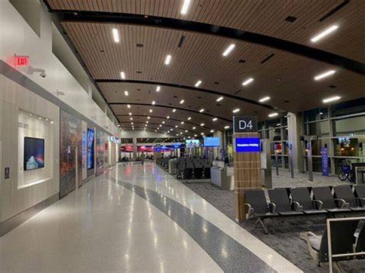 Is nashville airport open?