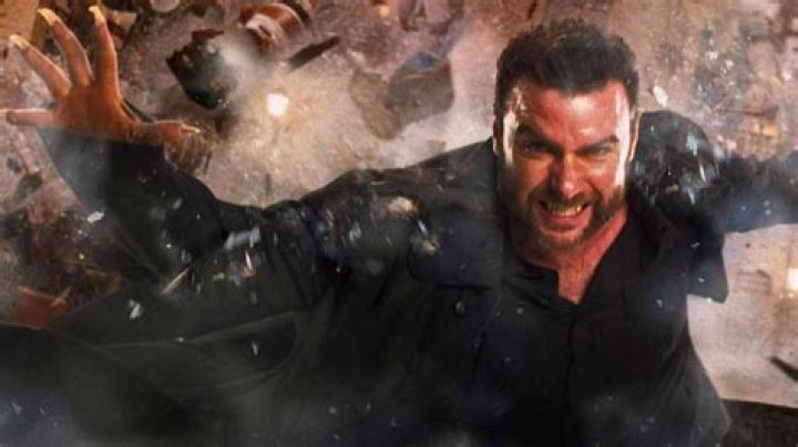 Was sabretooth supposed to be in logan?