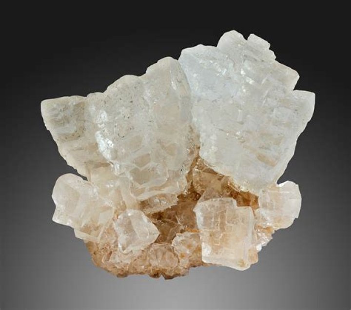 What mineral group is halite in?