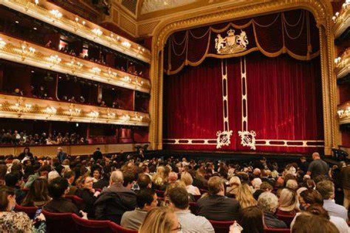 Where was the first opera performance in the u.s?