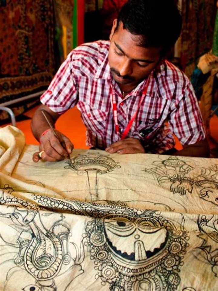 Who introduced kalamkari art?