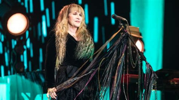 Will stevie nicks tour in 2022?